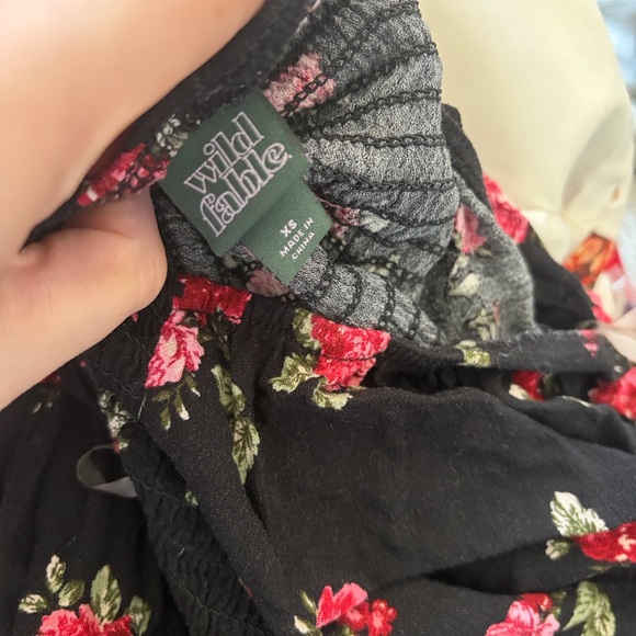 Wild Fable Black Floral Ruched Crop Top - Picture 3 of 3